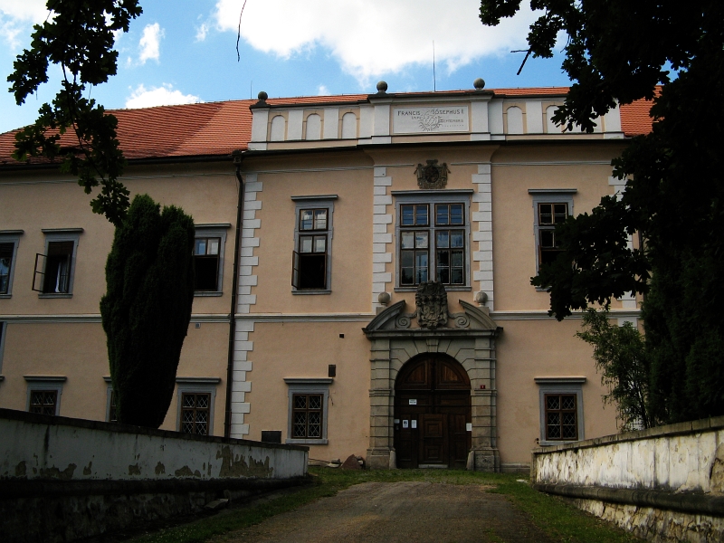 Zámek ve Štěkni